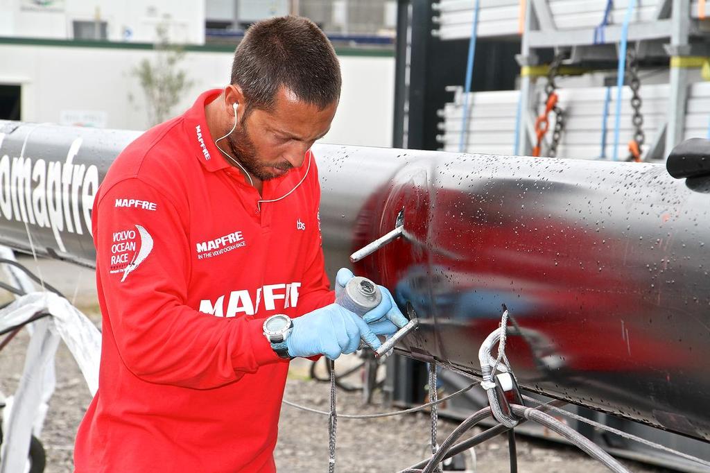 Mapfre shore team servicing their spars - Southern Spars - Volvo Ocean Race © Richard Gladwell www.photosport.co.nz